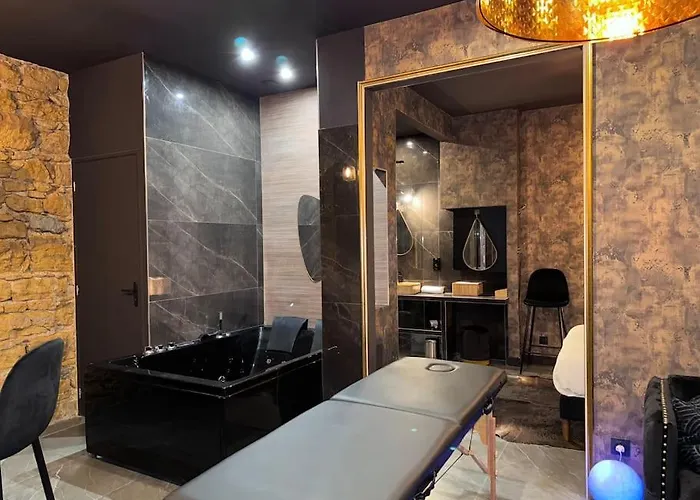 Love Room Claire 1